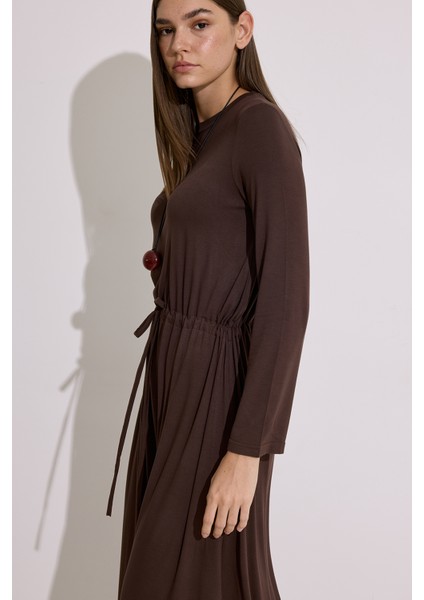 Dökümlü Uzun Kol Elbise Kahverengi