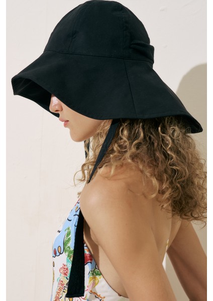 Kordon Detaylı Geniş Şapka Siyah fiyatları