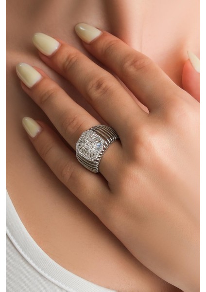 Chloe 18 Ayar Beyaz Altın Kaplama Gümüş Baget Yüzük fiyatları