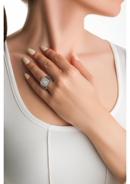 Chloe 18 Ayar Beyaz Altın Kaplama Gümüş Baget Yüzük fırsatları