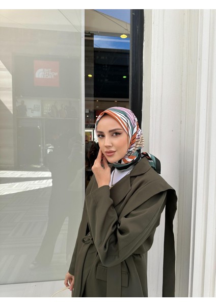 Sofya Desenli Eşarp