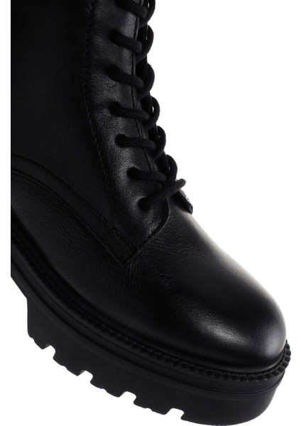 Kadın Siyah Fermuarlı Kalın Tabanlı Deri Postal Bot 25WFD550218