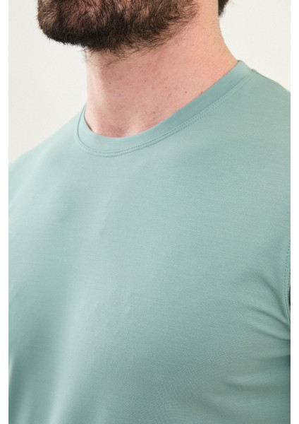 Düz Yeşil Slim Fit Bisiklet Yaka Basic Erkek T-Shirt fiyatları