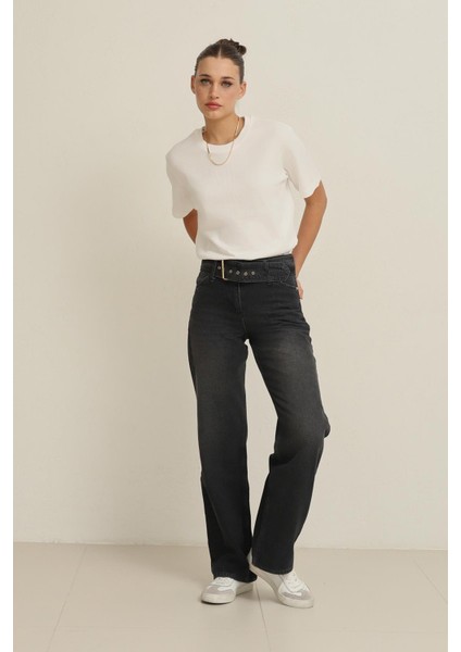 Siyah Kemer Detaylı Rahat Kesim Kot Pantolon fiyatları