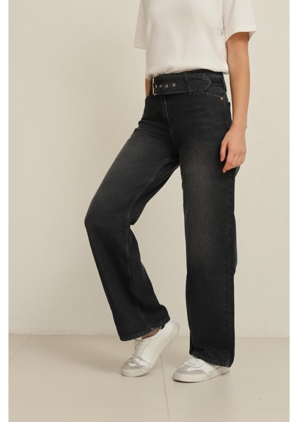 Siyah Kemer Detaylı Rahat Kesim Kot Pantolon modelleri