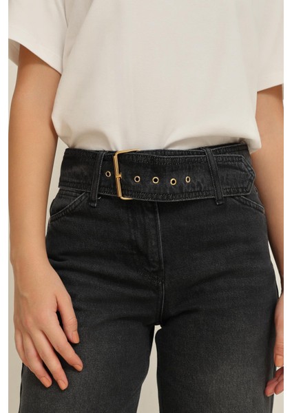 Siyah Kemer Detaylı Rahat Kesim Kot Pantolon fırsatları