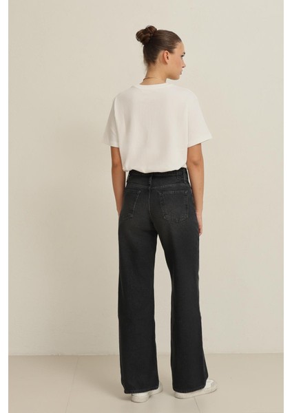 Siyah Kemer Detaylı Rahat Kesim Kot Pantolon indirimleri