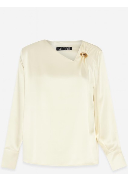Krem Yakada Aksesuar Detaylı Uzun Kollu Rahat Kesim Bluz
