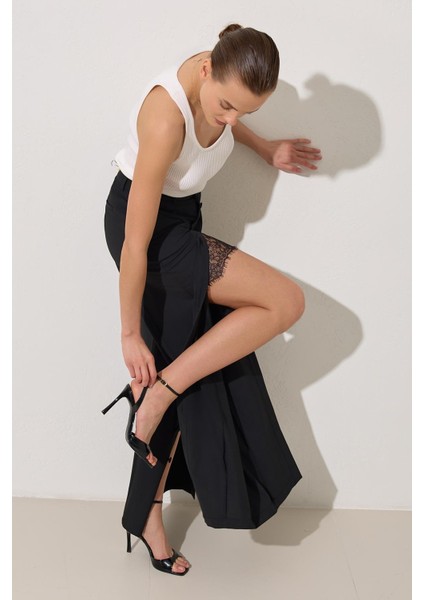 Siyah Düğme Detaylı Tam Kalıp Pantolon fiyatları