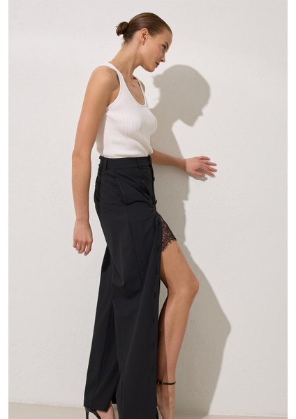 Siyah Düğme Detaylı Tam Kalıp Pantolon modelleri