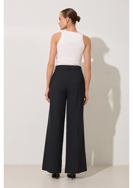 Siyah Düğme Detaylı Tam Kalıp Pantolon fırsatları