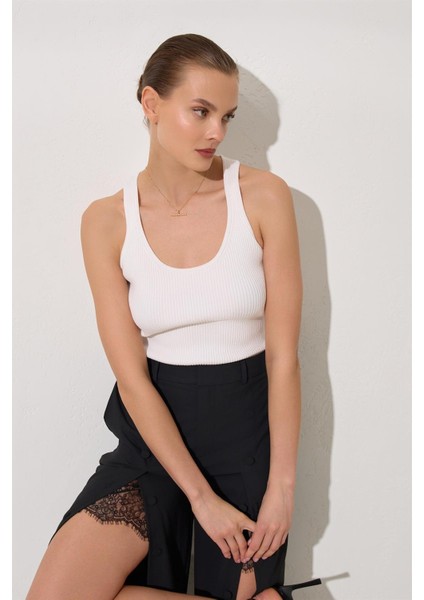 Siyah Düğme Detaylı Tam Kalıp Pantolon indirimleri