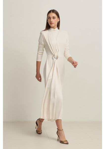 Krem Belden Toka Detaylı Uzun Kollu Balıkçı Yaka Midi Boy Elbise modelleri