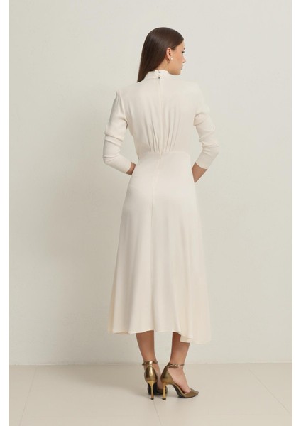 Krem Belden Toka Detaylı Uzun Kollu Balıkçı Yaka Midi Boy Elbise indirimleri