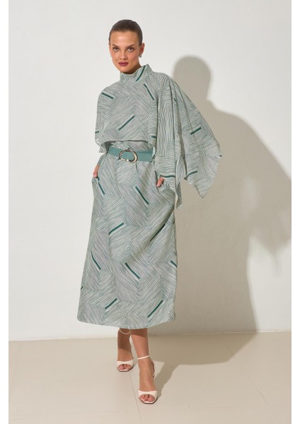 Yeşil Boyun ve Kol Detaylı Belden Kemerli Çizgili Elbise