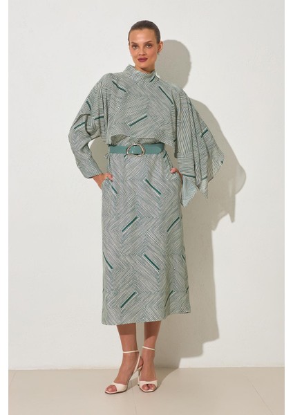 Yeşil Boyun ve Kol Detaylı Belden Kemerli Çizgili Elbise fiyatları