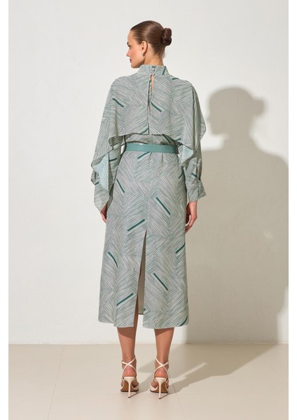 Yeşil Boyun ve Kol Detaylı Belden Kemerli Çizgili Elbise modelleri