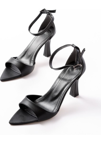 718 Siyah Cilt Sivri Burunlu Topuklu Bilekten Bağlamalı Kadın Ayakkabı modelleri