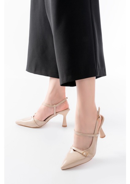 K-6722 Bej Rugan Toka Detaylı Sivri Burun Kadın Ayakkabı