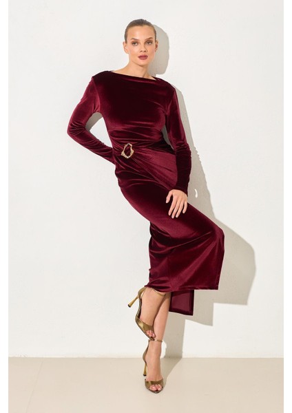 Bordo Belden Aksesuar Detaylı Uzun Kollu Yırtmaçlı Midi Boy Elbise