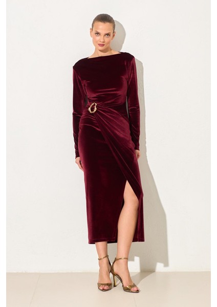 Bordo Belden Aksesuar Detaylı Uzun Kollu Yırtmaçlı Midi Boy Elbise fiyatları