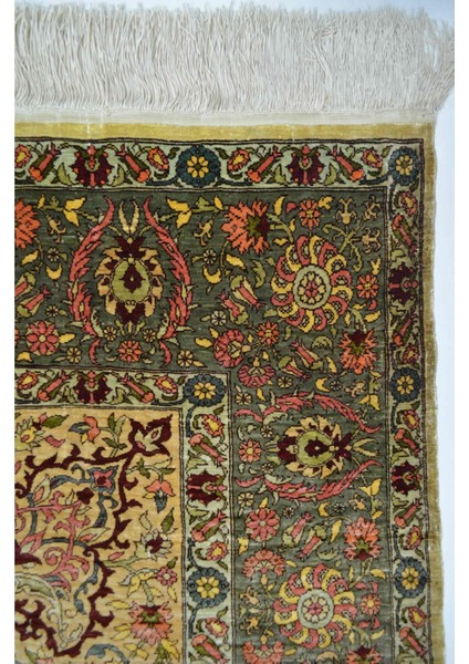 Saf Ipekten El Dokuma Madalyon Motifli Hereke Halısı 106X164 cm (1.74 M²) fırsatları