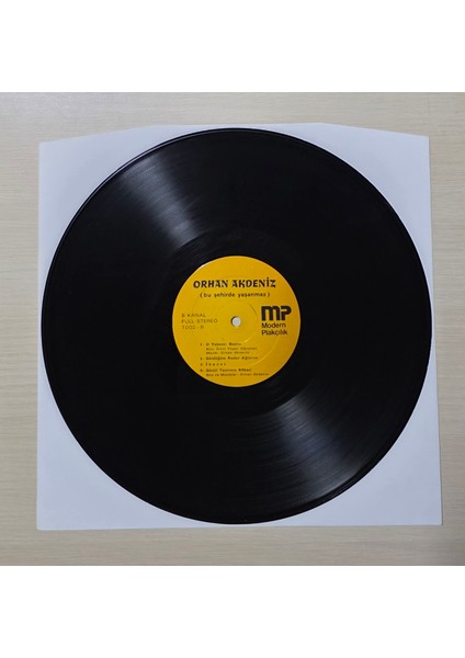 Orhan Akdeniz - Bu Şehirde Yaşanmaz - 1981 - Dönem Baskı Plak - Longplay - Lp modelleri