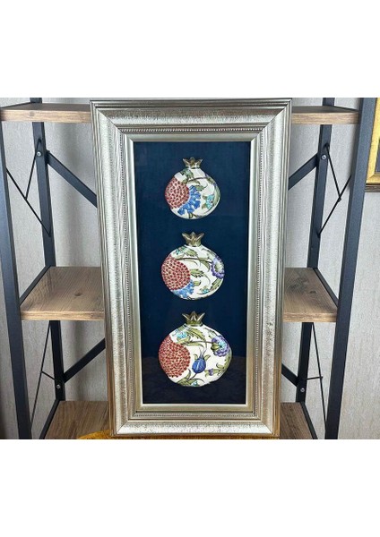 Resmi Ziyaret Hediyesi Mavi Lale Motifli Üçlü Çini Paspartulu Nar Pano