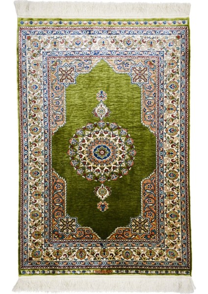 Saf Ipekten El Dokuma Yeşil Renk Göbekli Model Hereke Halısı 76X110 cm (0.84 M²)