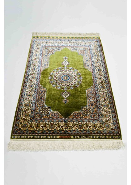 Saf Ipekten El Dokuma Yeşil Renk Göbekli Model Hereke Halısı 76X110 cm (0.84 M²) fiyatları