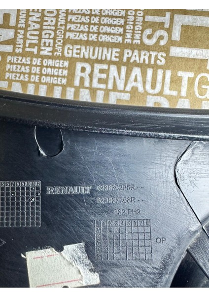 Sağ Sis Çerçevesi Sensörlü Tip - Renault Megane 3 Orjinal 623836295R modelleri