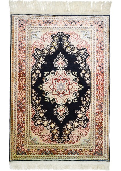 Saf Ipekten El Dokuma Madalyonlu Model Kayseri Halısı 80X116 cm (0.93 M²)