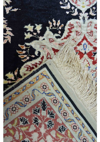 Saf Ipekten El Dokuma Madalyonlu Model Kayseri Halısı 80X116 cm (0.93 M²) indirimleri