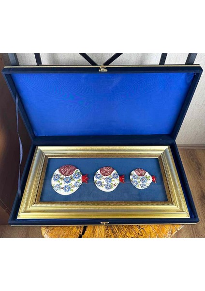 Akademik Yükselme Hediyesi Mavi Çiçek Motifli Üçlü Çini Paspartulu Nar Pano fırsatları