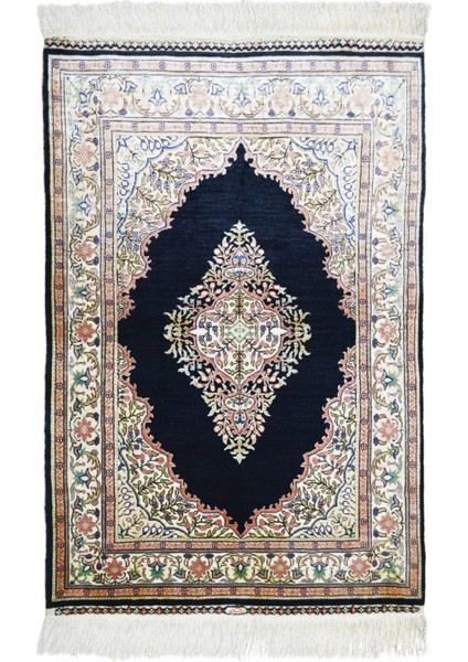 Saf Ipekten El Dokuma Siyah Renk Madalyonlu Model Kayseri Halısı 76X111 cm (0.84 M²)