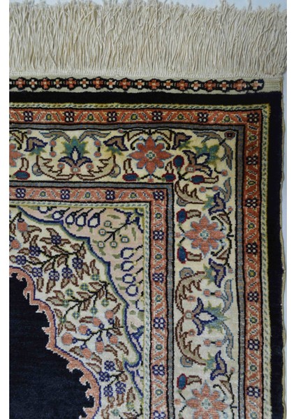 Saf Ipekten El Dokuma Siyah Renk Madalyonlu Model Kayseri Halısı 76X111 cm (0.84 M²) indirimleri