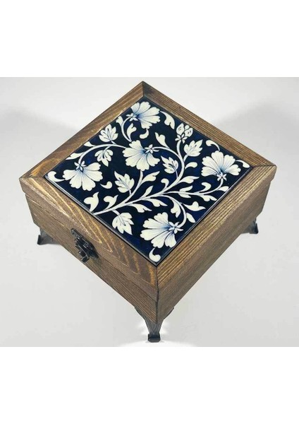 Saflığın Simgesi Çiçek Motifli Ahşap Kutusu