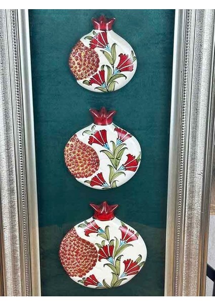 Devlet ve Kurumsal Hediye Kırmızı Karanfil Motifli Üçlü Çini Paspartulu Nar Pano modelleri