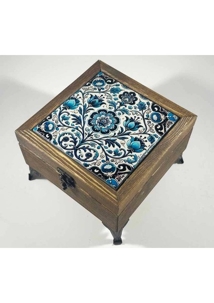 Doğanın Zarafeti Çiçek Motifli Ahşap Kutusu