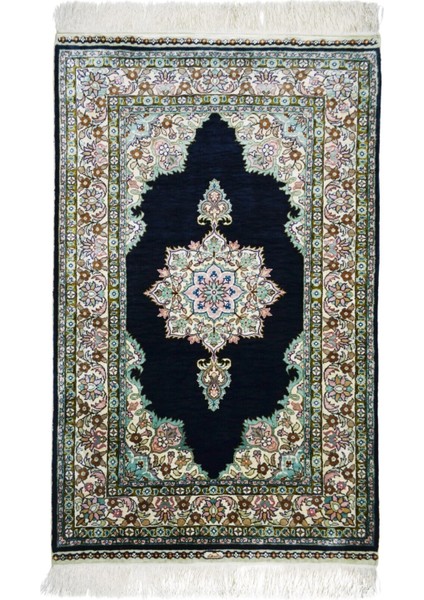 Saf Ipekten El Dokuma Siyah Renk Madalyonlu Model Kayseri Halısı 68X104 cm (0.71 M²)