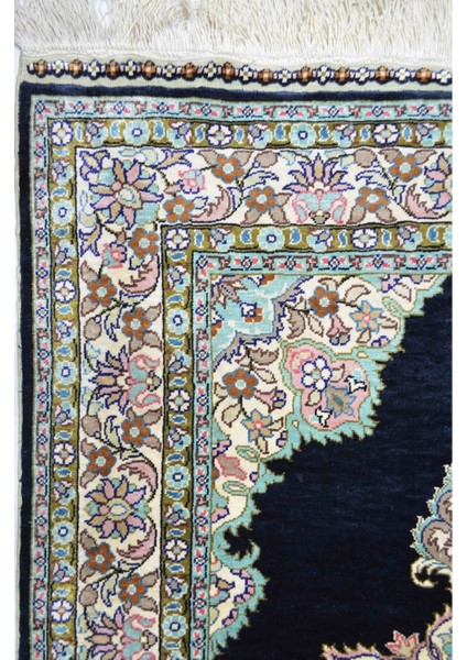 Saf Ipekten El Dokuma Siyah Renk Madalyonlu Model Kayseri Halısı 68X104 cm (0.71 M²) indirimleri