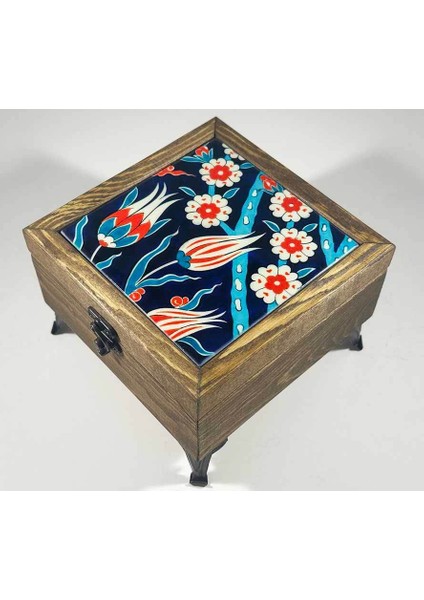 Çiçek Motifli Ahşap Takı Kutusu