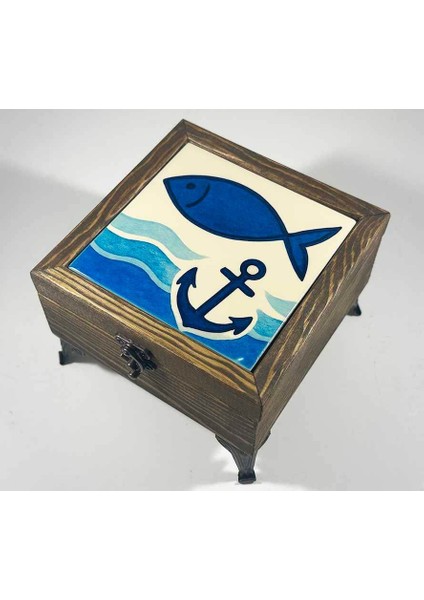 Denizci Ruhunu Yansıtan Balık ve Çapa Motifli Ahşap Kutusu