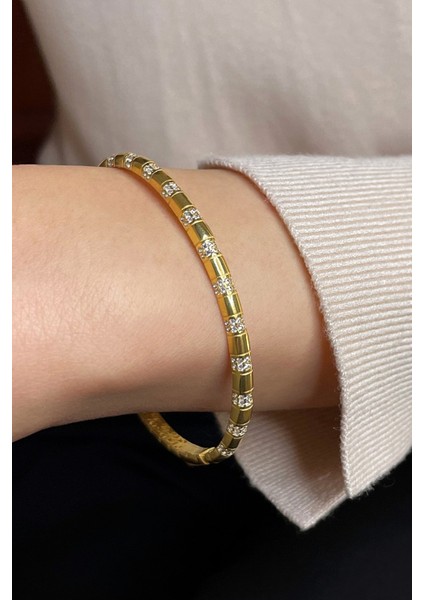18K Altın Kaplamalı 925 Ayar Gümüş Zirkon Taşlı Kelepçe Bileklik - 45101301 modelleri
