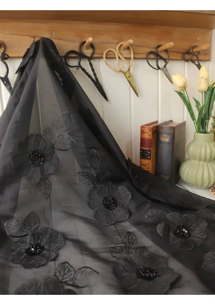 Üç Boyutlu Kopma Çiçekli Dantel Siyah Renkte