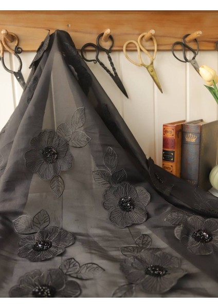 Üç Boyutlu Kopma Çiçekli Dantel Siyah Renkte fırsatları