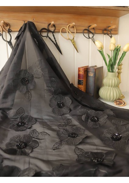 Üç Boyutlu Kopma Çiçekli Dantel Siyah Renkte