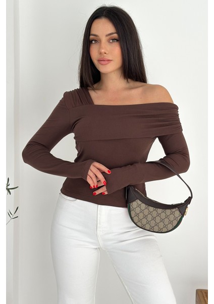 Kadın Madonna Yaka Bluz – Yumuşak Dokulu & Vücuda Oturan Kesim modelleri