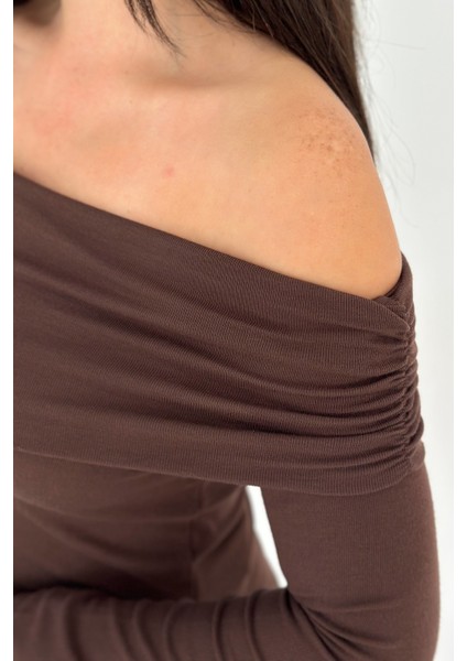 Kadın Madonna Yaka Bluz – Yumuşak Dokulu & Vücuda Oturan Kesim fırsatları