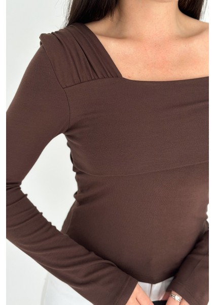 Kadın Madonna Yaka Bluz – Yumuşak Dokulu & Vücuda Oturan Kesim indirimleri
